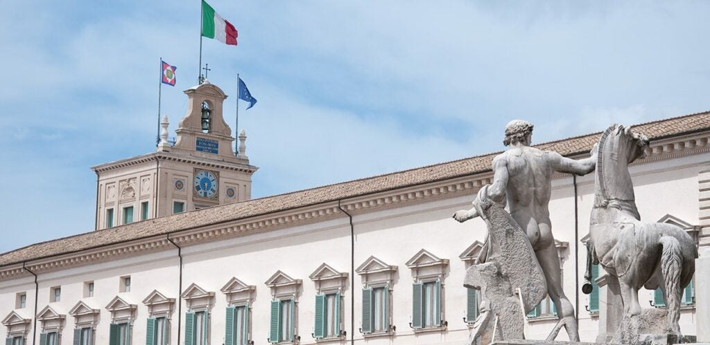 Oggi centrodestra al Quirinale, spread poco mosso. In serata atteso giudizio di S&P sull’Italia