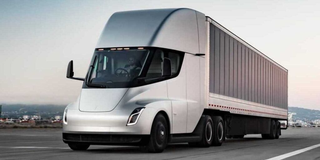 Tesla consegna i primi camion elettrici “Semi”