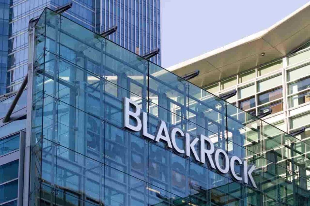 BlackRock: verso recessione lieve, non ci saranno salvataggi delle banche centrali