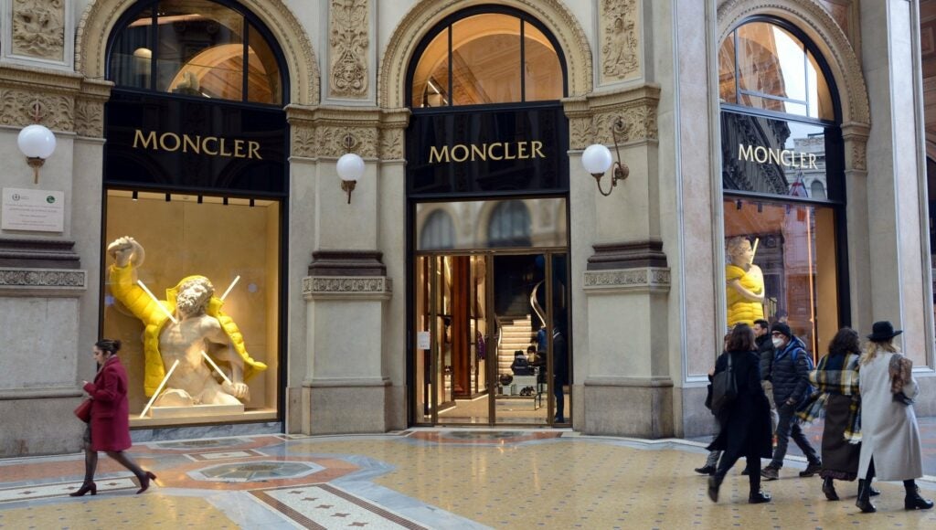 La ripresa cinese spinge al rialzo le Borse, Moncler vola a Piazza Affari dopo i conti