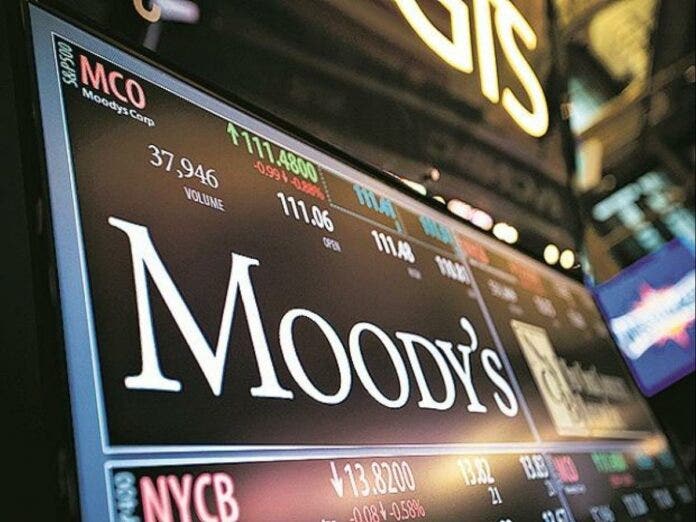 Moody’s mette sotto osservazione sei banche