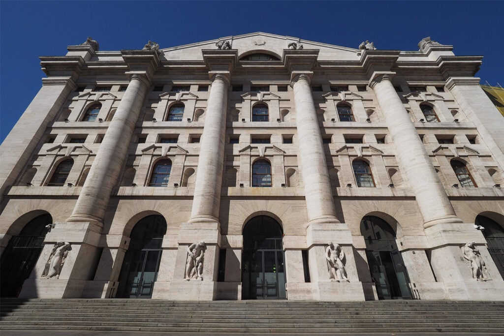 Le Borse rimbalzano: ignorato taglio Moody’s, Piazza Affari guadagna oltre il 2%