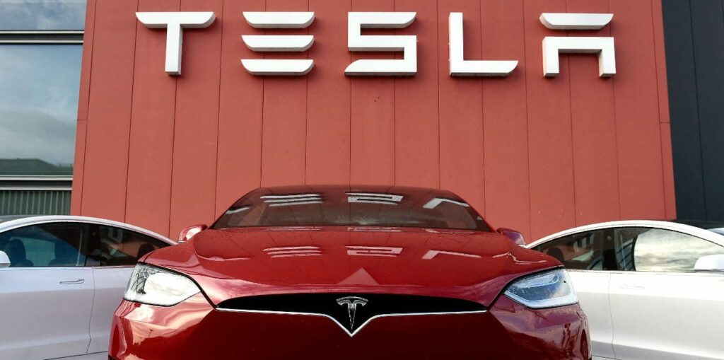 Analisi di Troy Teslike: le previsioni sulle vendite di Tesla per il Q4