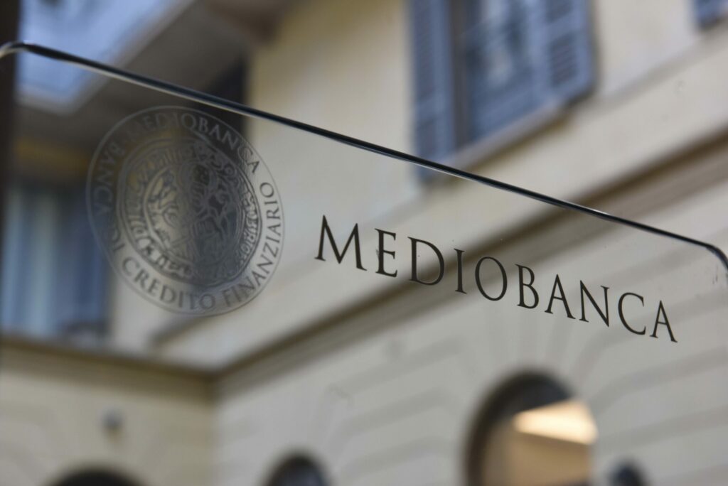 Mediobanca bene a Piazza Affari dopo il lancio del piano triennale con cedole e buyback