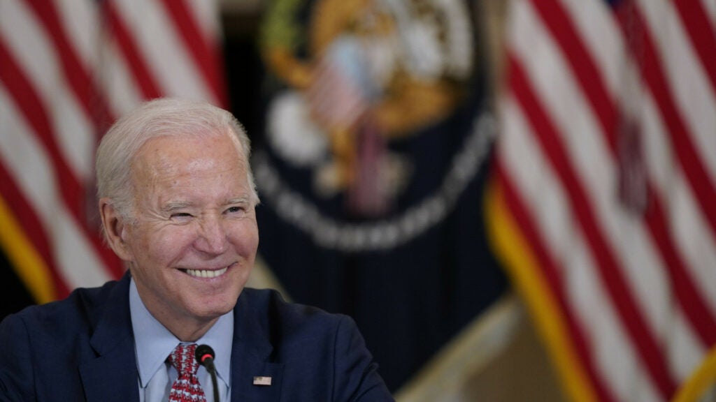 Borse positive con Biden che assicura che non ci sarà default Usa