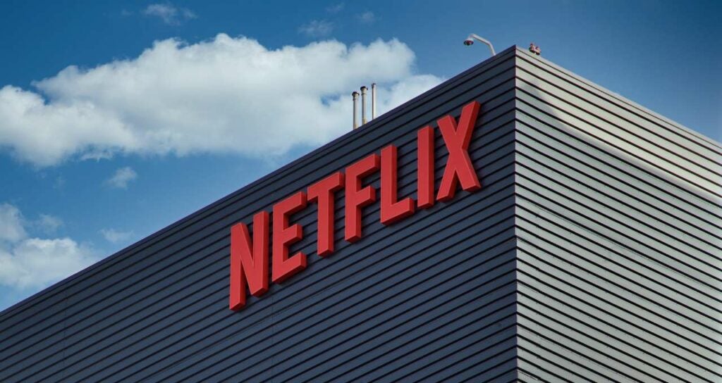 Boom di nuovi abbonati per Netflix (5,9 mln) dopo la stretta sulla condivisione delle password