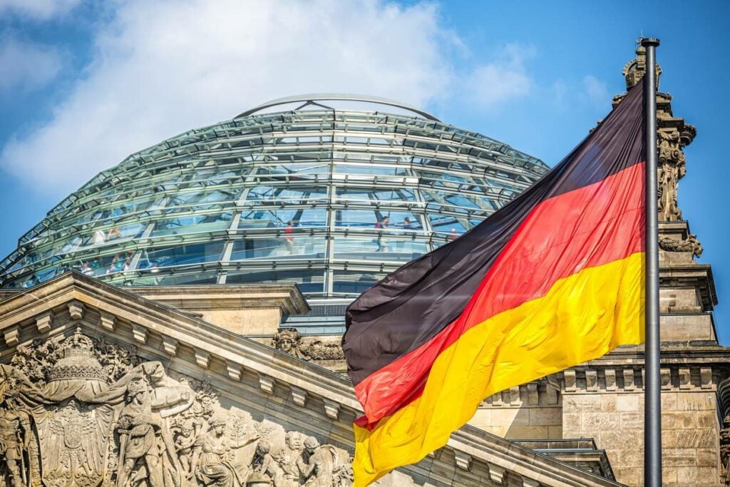 Germania, pesante contrazione nei servizi. Euro al minimo da due mesi