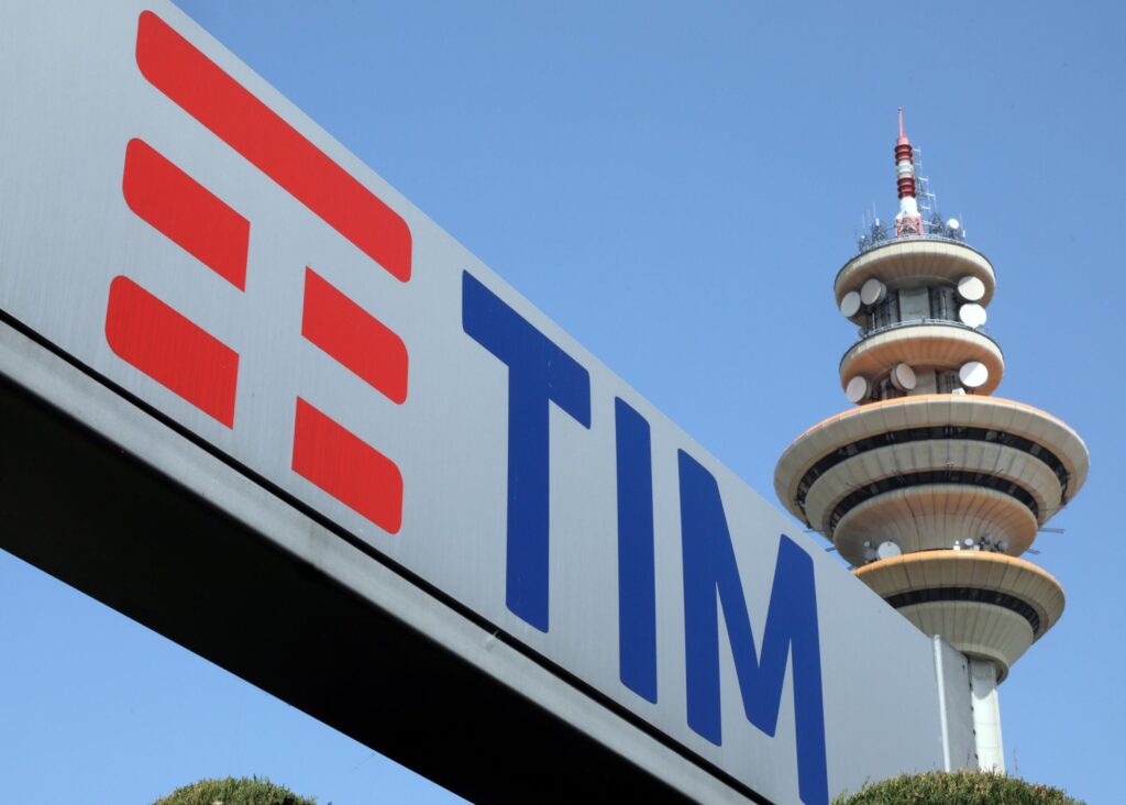 Tim in rialzo in Borsa (+2,7%) con governo pronto a rilevare il 20% della rete fissa