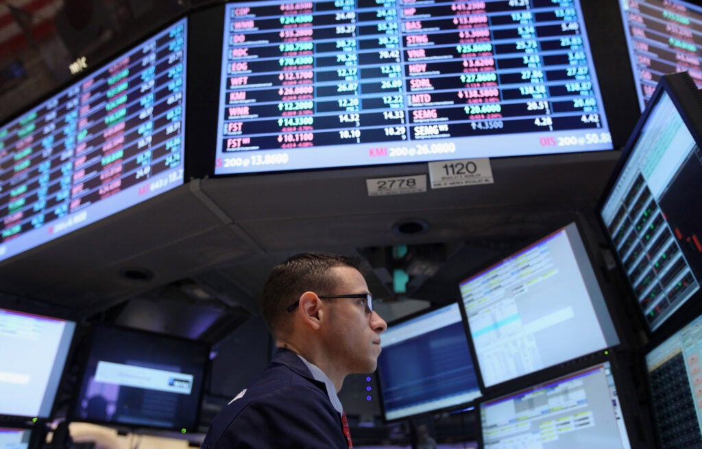 Borse europee in calo con la Fed che potrebbe lasciare i tassi alti più a lungo