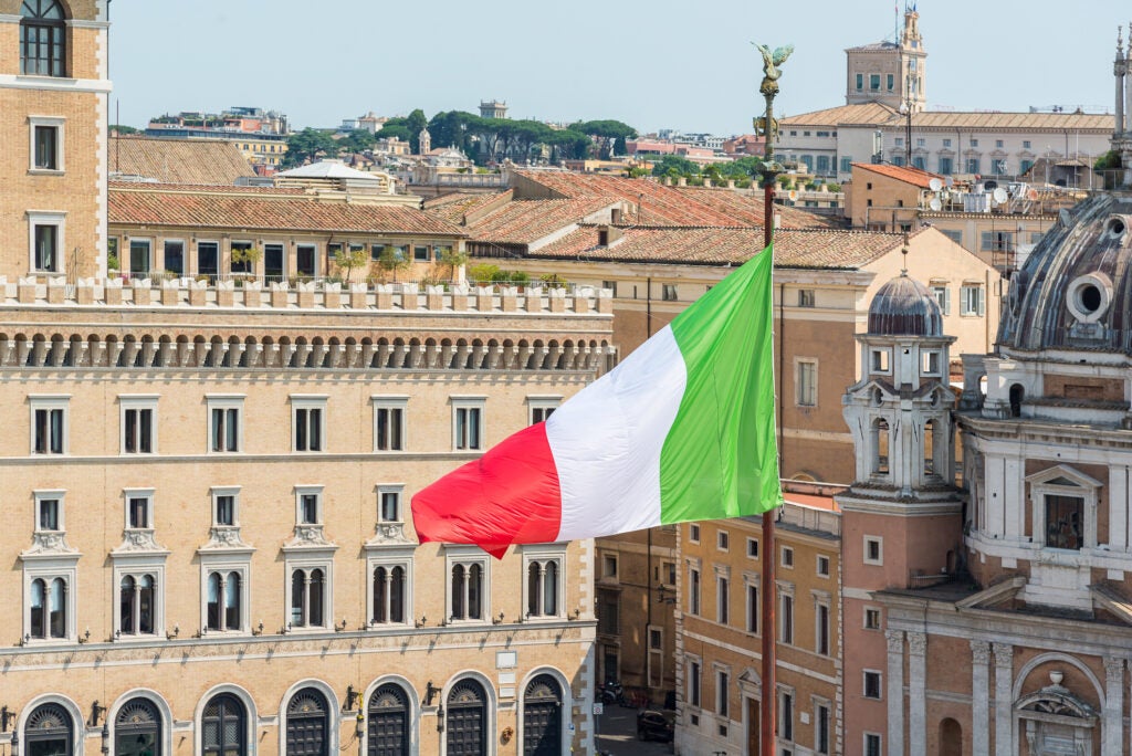 Dai rating segni di cautela sul debito di Italia e Francia in un mondo ad alta volatilità