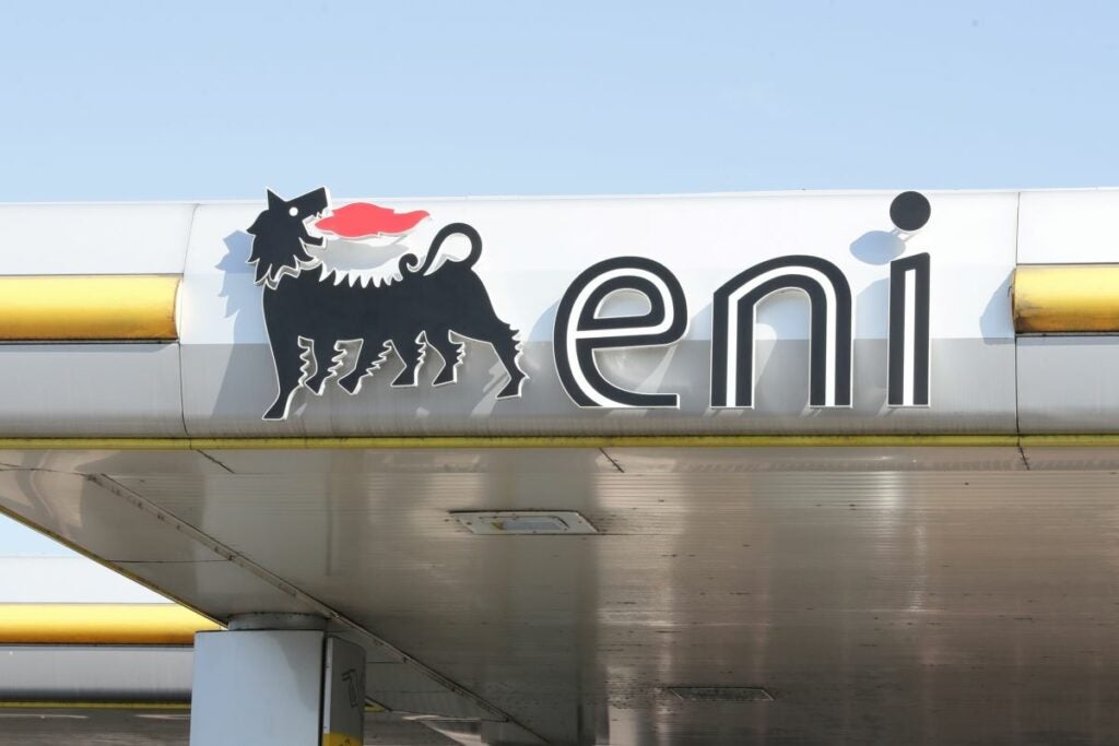 Eni in rialzo a Piazza Affari dopo i conti trimestrali, sale anche il titolo UniCredit