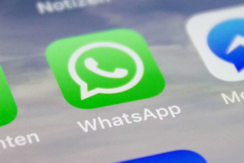 Hong Kong vieta WhatsApp e Google Drive ai dipendenti pubblici