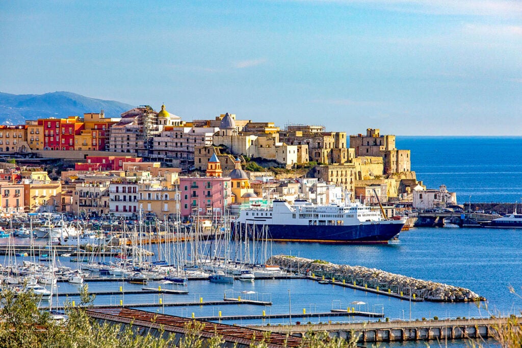 Terremoto ai Campi Flegrei: notte di panico a Napoli e Pozzuoli