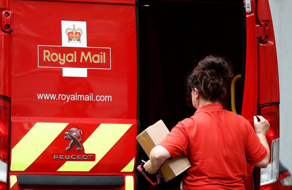 Fine di un’epoca per Royal Mail: le Poste inglesi vendute agli stranieri