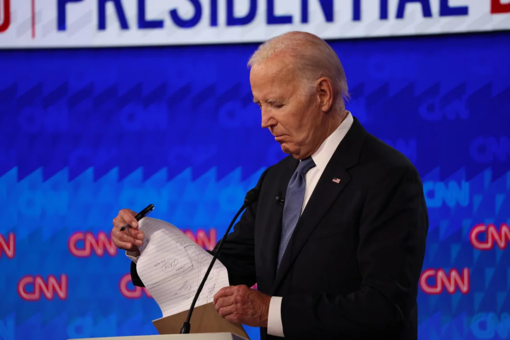 Biden non molla e vuole fare il secondo confronto con Trump a settembre