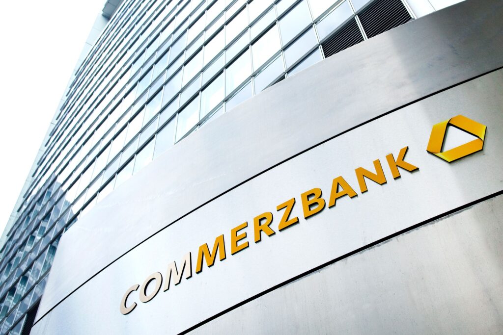 Il vicepresidente Commerzbank dice no a UniCredit, mentre il ministro delle Finanze apre