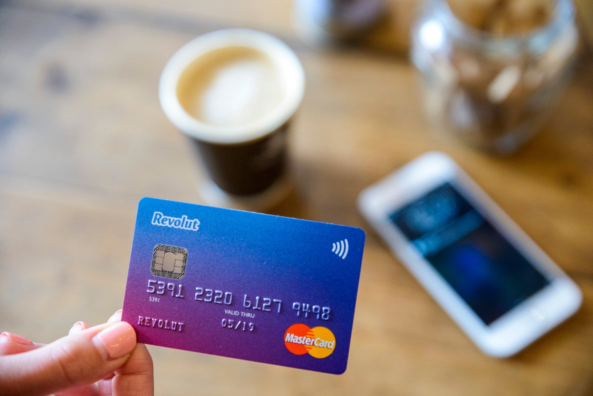 Revolut lancia il terminal in Italia: pagamenti più semplici e veloci