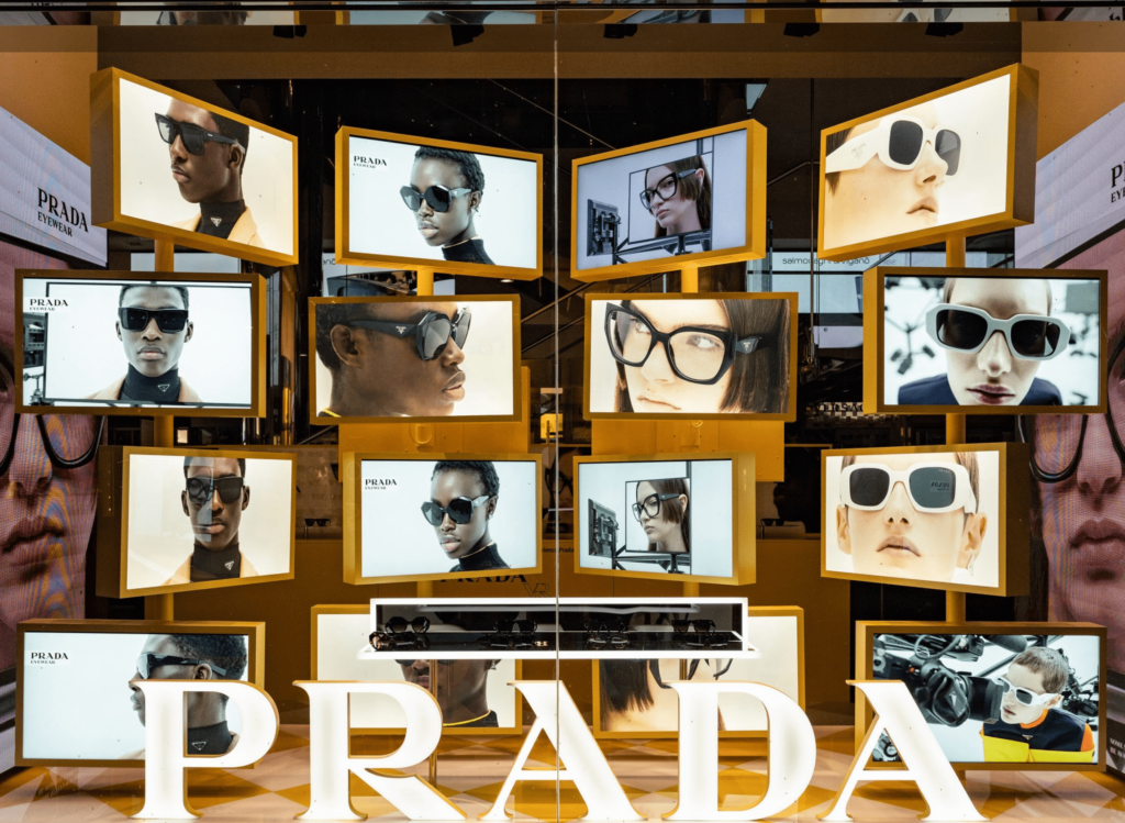 EssilorLuxottica e Prada rinnovano l’accordo di licenza per altri 10 anni