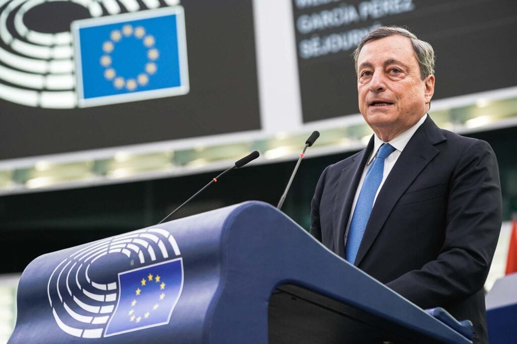 Draghi: “Resteremo da soli a garantire la sicurezza in Ucraina e in Europa”