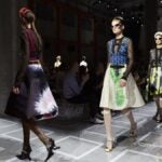 Prada: ricavi e utile in crescita nel 2024, grazie al record di vendite di Miu Miu (+93%)