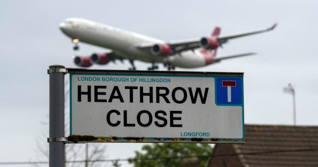 Incendio a Heathrow, ecco cosa comunicano le compagnie aeree a chi deve volare sullo scalo