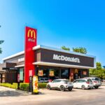 Robert Kiyosaki shock: i poveri non possono più permettersi McDonald’s Robert Kiyosaki shock: i poveri non possono più permettersi McDonald’s