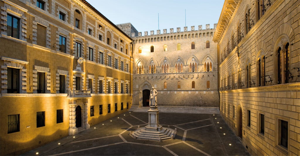 Governance e fusione: i due nodi della scalata di Mps su Mediobanca ancora da chiarire