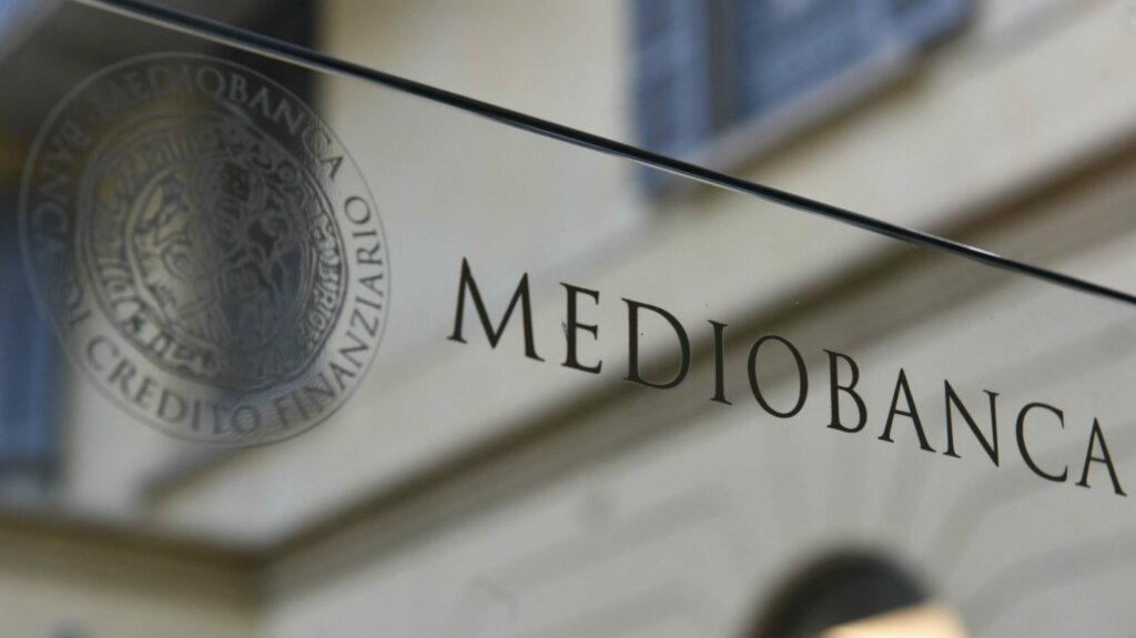 Venerdì il cda di Mediobanca per dire no all’ops di Mps, che incassa l’ok dell’Antitrust