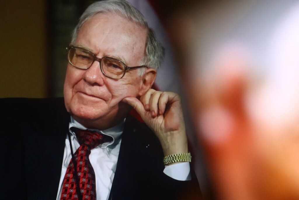 Warren Buffett abbandona le grandi banche e punta su questo asset
