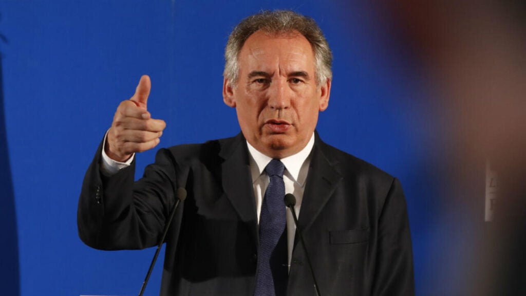 Francia, Bayrou: “Rischio caos, pronto a chiedere uno sforzo speciale ai redditi più alti”