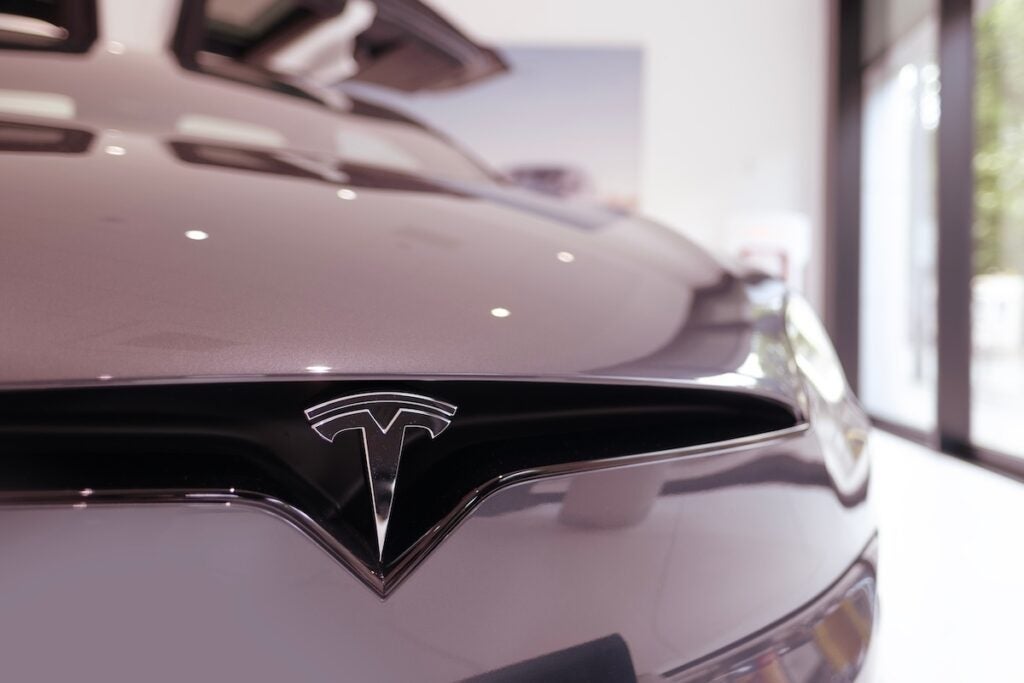 Tesla, trimestrale a due facce: perché il titolo crolla nonostante i ricavi record? Tesla, trimestrale a due facce: perché il titolo crolla nonostante i ricavi record?
