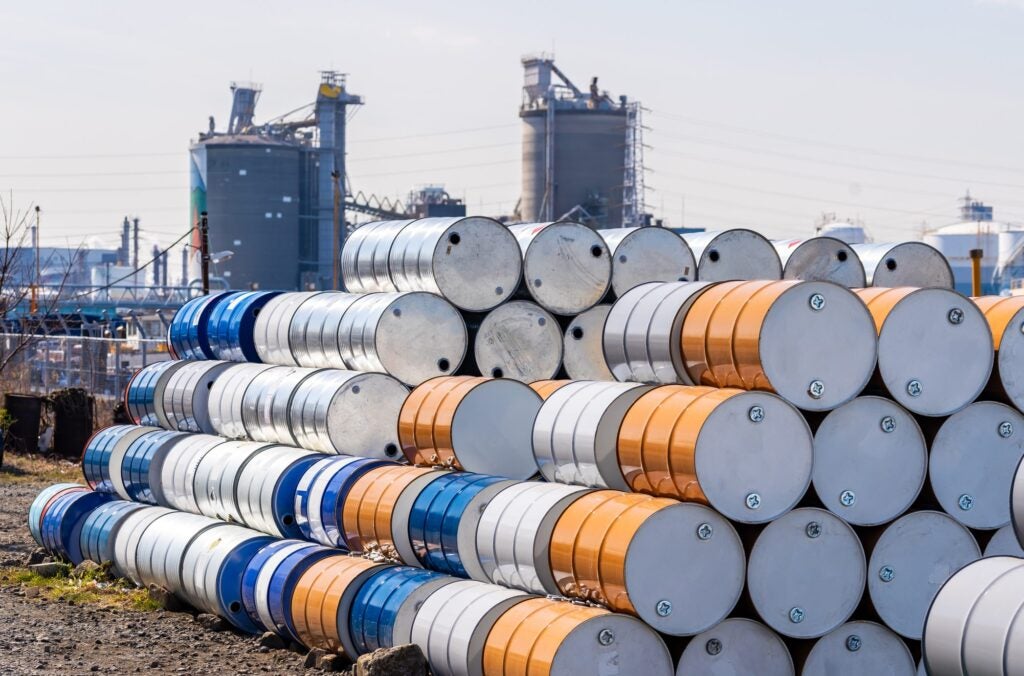 Le quotazioni del petrolio in rialzo dopo le sanzioni Usa sul greggio russo