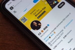 CZ vuole lo scontro definitivo: Saylor contro Schiff. Accetterà?