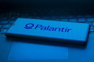 Palantir, causa milionaria contro due ex dipendenti: ecco cosa è successo Palantir, causa milionaria contro due ex dipendenti: ecco cosa è successo
