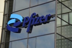 Pfizer: utili sopra le attese e guidance al rialzo, ma il titolo crolla
