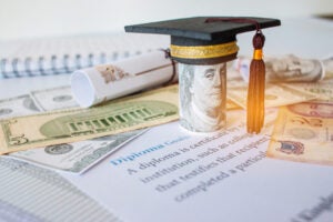 Stipendi Scuola: arrivano aumenti per 150€ al mese e 2.000€ di arretrati