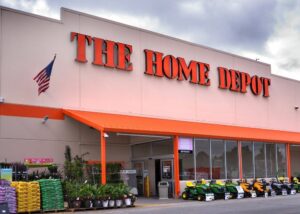 L’effetto domino affonda i titoli del “fai da te”: Home Depot crolla e trascina Lowe’s con sé
