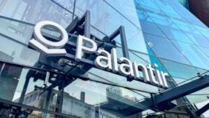 La silenziosa espansione di Palantir: Wall Street è ancora scettica?