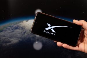 Scacco matto di Musk a Bezos? Starlink in vendita su Amazon.com