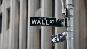 Dividendi al 5%: tre titoli che offrono rendimenti top in un mercato incerto