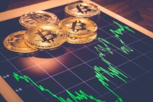 Bitcoin vicino i .000 mentre ETH, XRP e DOGE continuano a salire