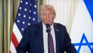Trump “libera” il petrolio russo: una mossa per frenare il rally del prezzo del greggio