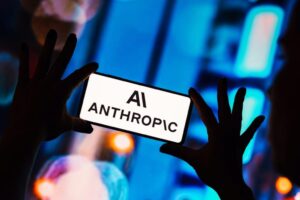 L’IA che crea l’IA: Anthropic lancia l’allarme e propone una “pausa” nello sviluppo