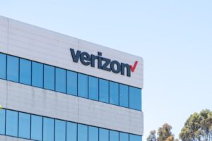 ベライゾンの障害が顧客に影響、電話が「SOS」を表示：VZ株が上昇