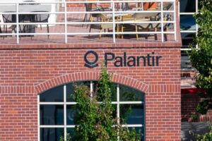 マイケル・バーリーが58%のパランティア株価暴落を予測、不吉なヘッド＆ショルダー・チャートで目標株価を60ドルに設定