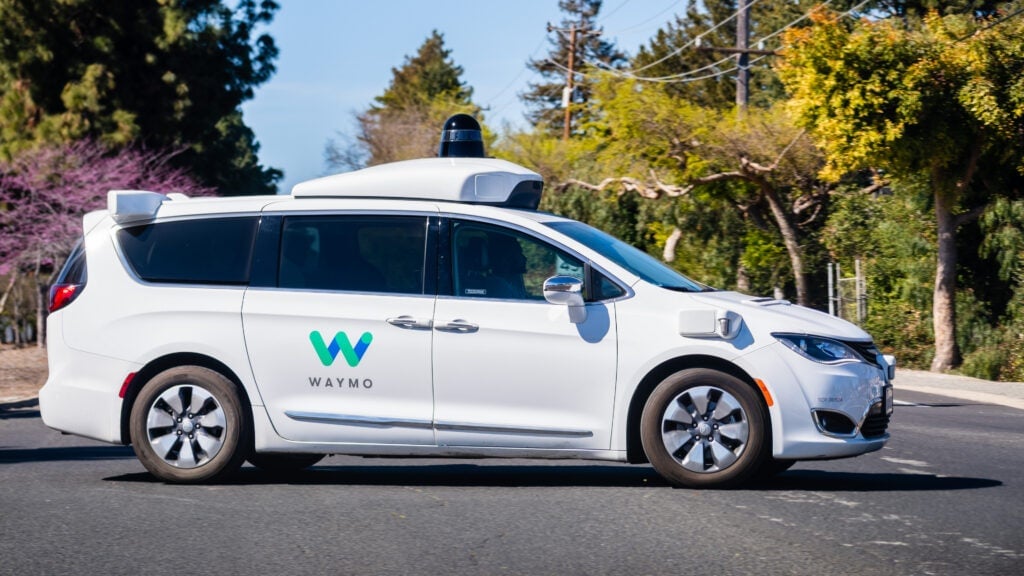 アップルは自動運転車の開発に数十億ドルを費やしたが、その後撤退 — ウェイモはテストサイトを2億2000万ドルで買収 アップルは自動運転車の開発に数十億ドルを費やしたが、その後撤退 — ウェイモはテストサイトを2億2000万ドルで買収