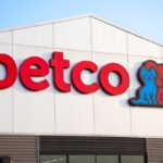 펫코 주식이 시간외 거래에서 6% 이상 하락, 1분기 매출 예상 하회