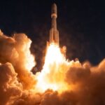 우주 주식의 비상: 지난 1년간 주가 690% 상승한 로켓랩, AST의 기술 이정표 및 카이퍼 프로젝트 주목