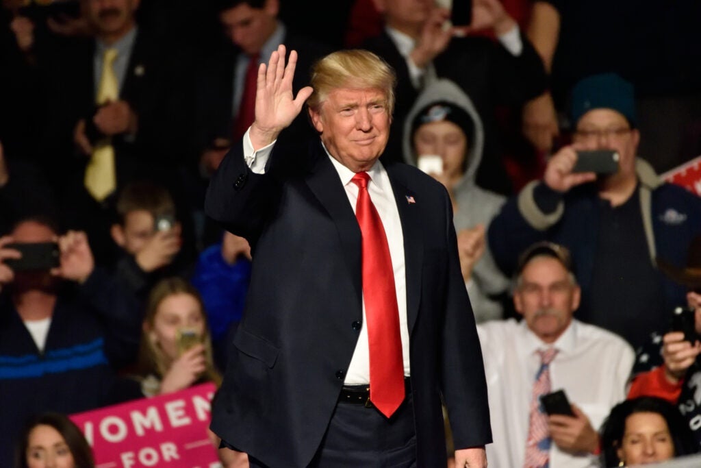 트럼프의 행정명령, 일본 자동차 관세 15%로 인하 트럼프의 행정명령, 일본 자동차 관세 15%로 인하