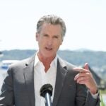 개빈 뉴섬 “공화당원들, 뉴스와 정보의 흐름 통제하려고 플랫폼 사들인다” 비난